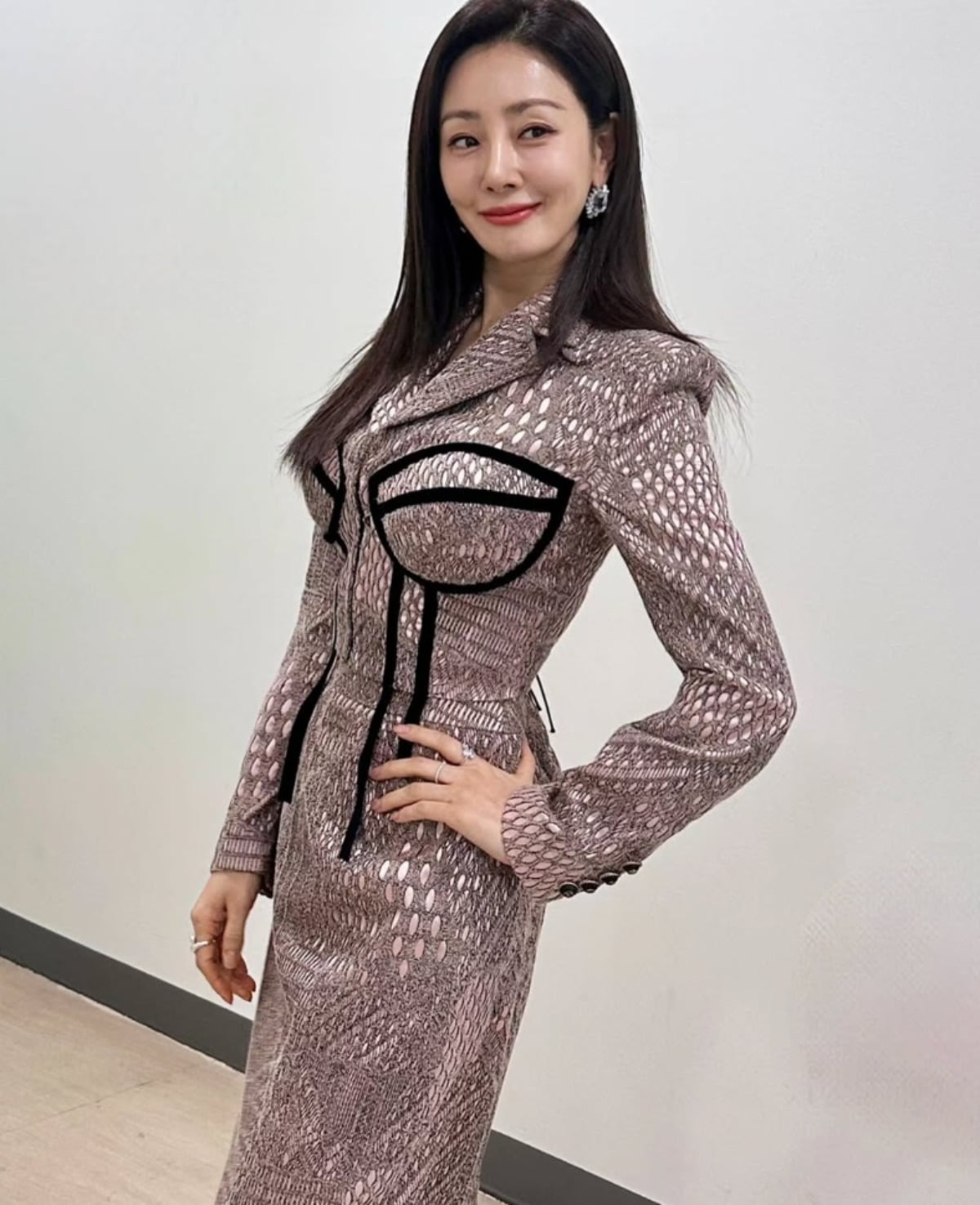 Korean Actress Oh Na-ra Stuns with Enchanting Visuals on Instagram