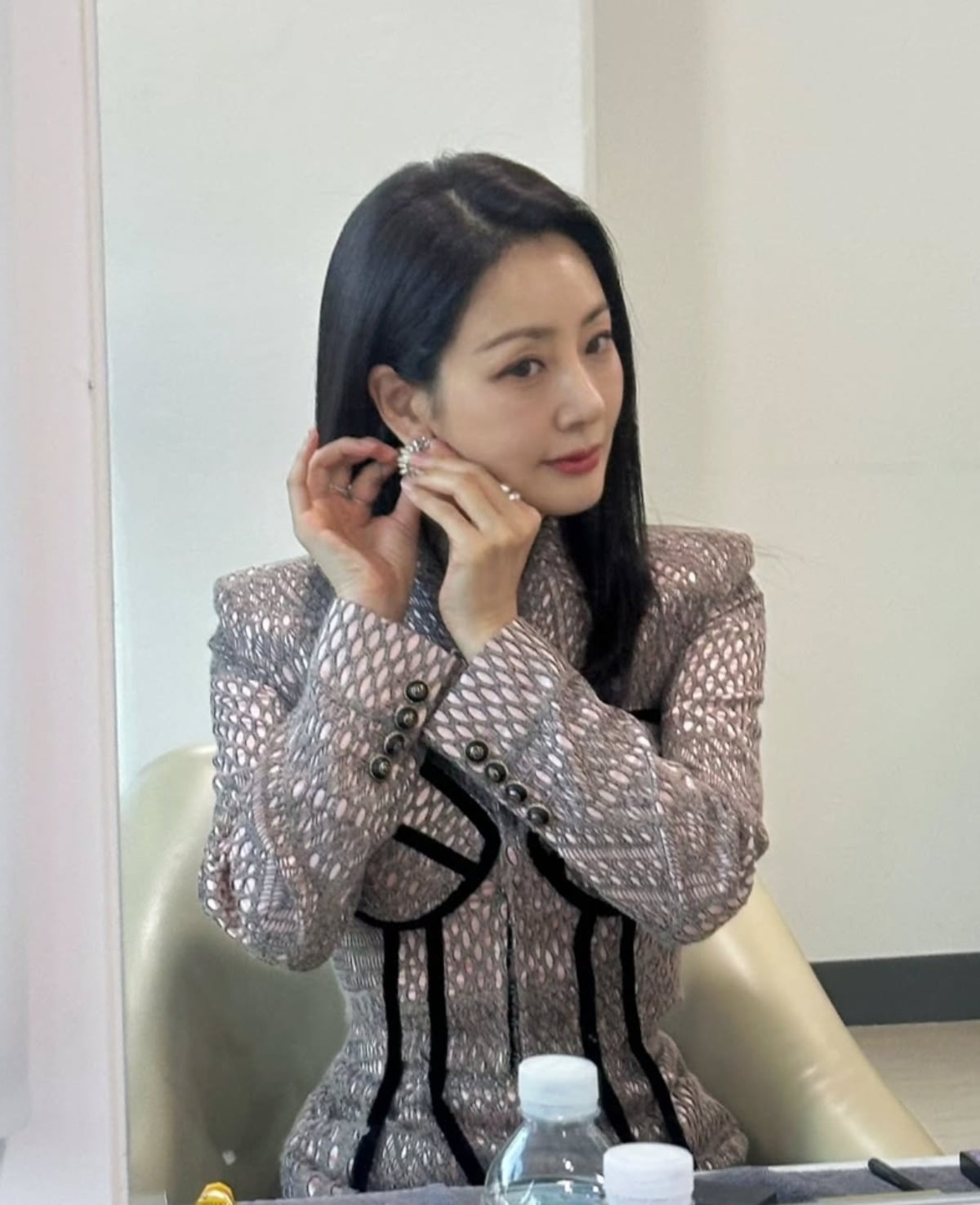 Korean Actress Oh Na-ra Stuns with Enchanting Visuals on Instagram