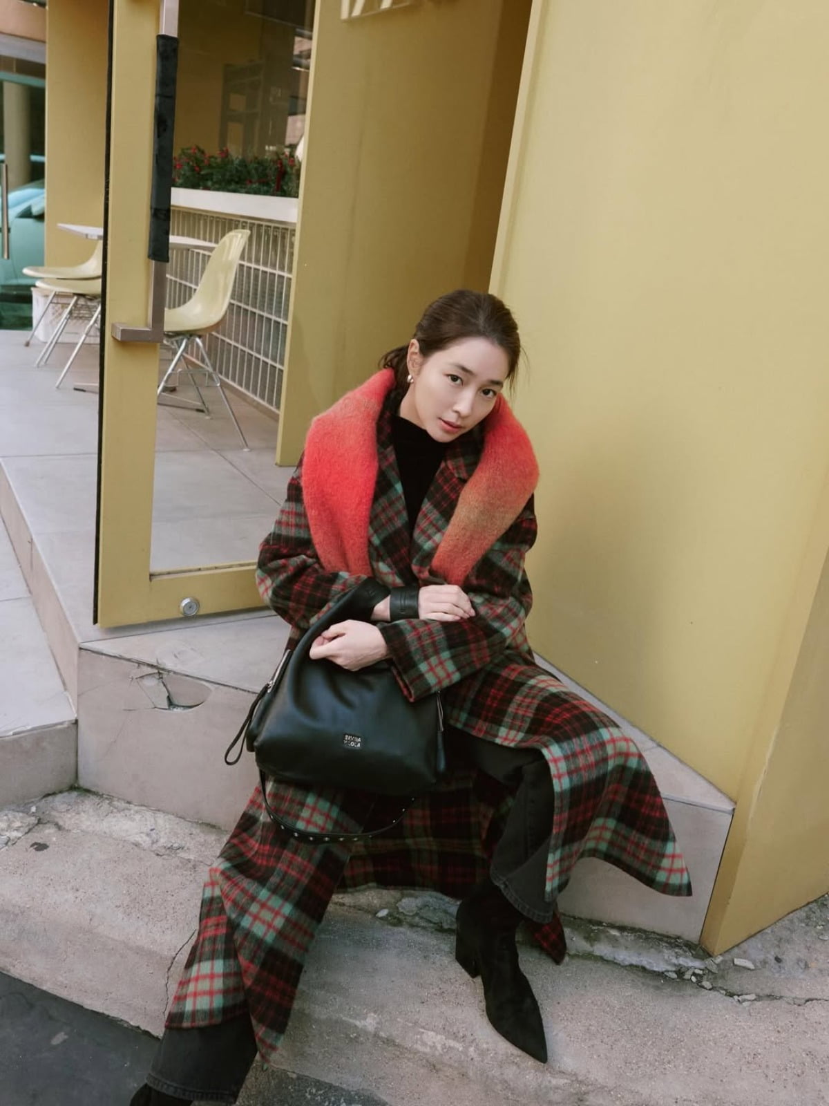 イ・ミンジョン、美しいビジュアルを公開し話題に