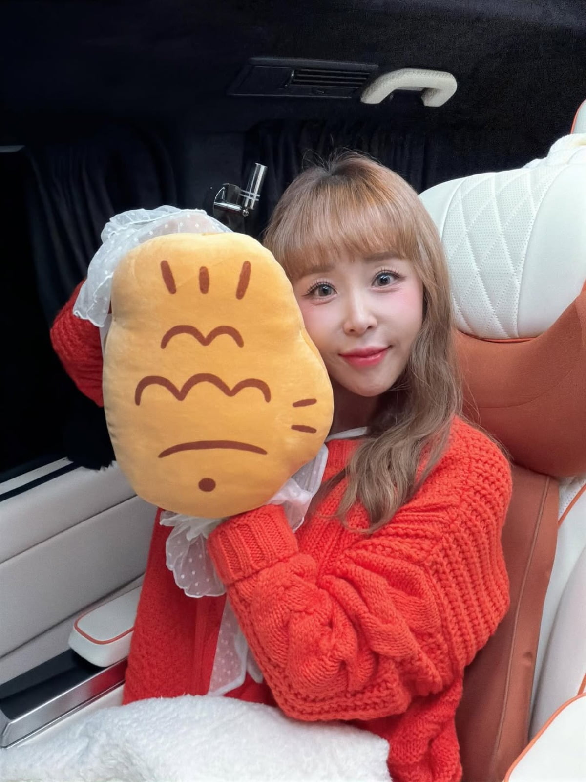 コヨーテのシン・ジ、結婚を控えた明るい近況を公開