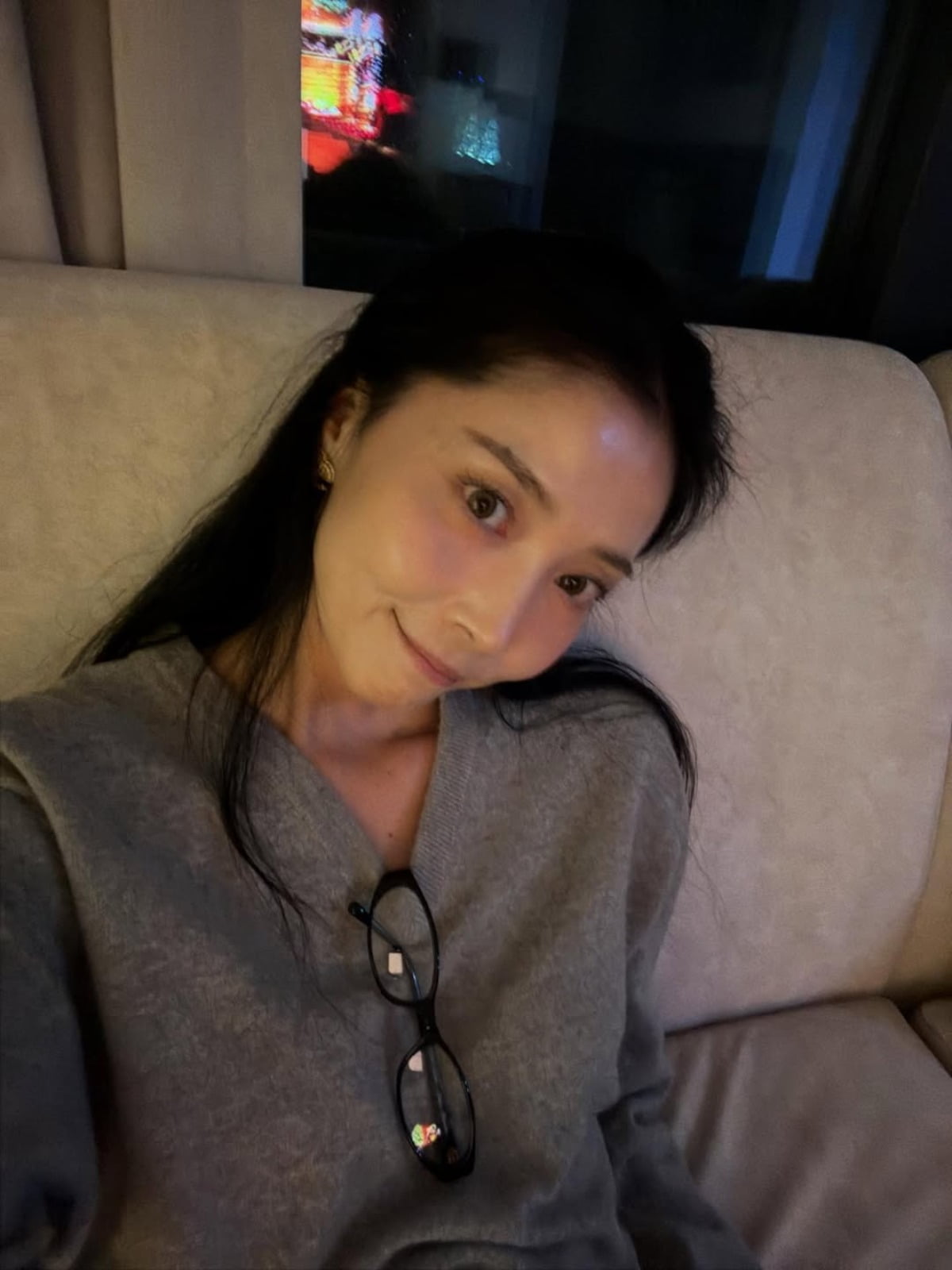 オ・ユナ、変わらぬ美貌でクリスマスを迎える