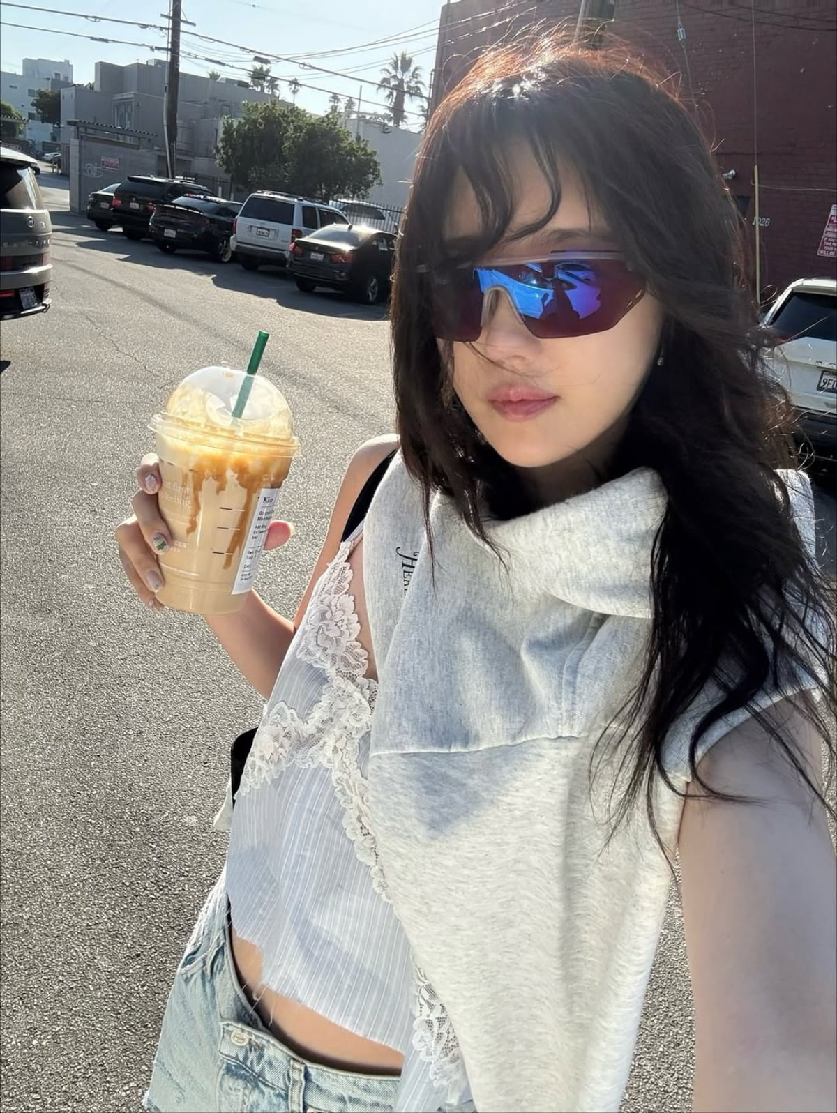 South Korean Actress Lee Ji-ah Shares Elegant Daily Life on Instagram