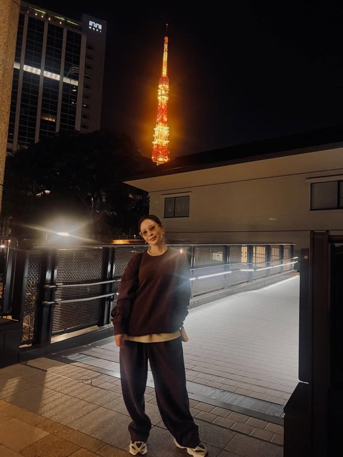 ボア、東京タワーを背景にした最新ショットと健康状態の報告