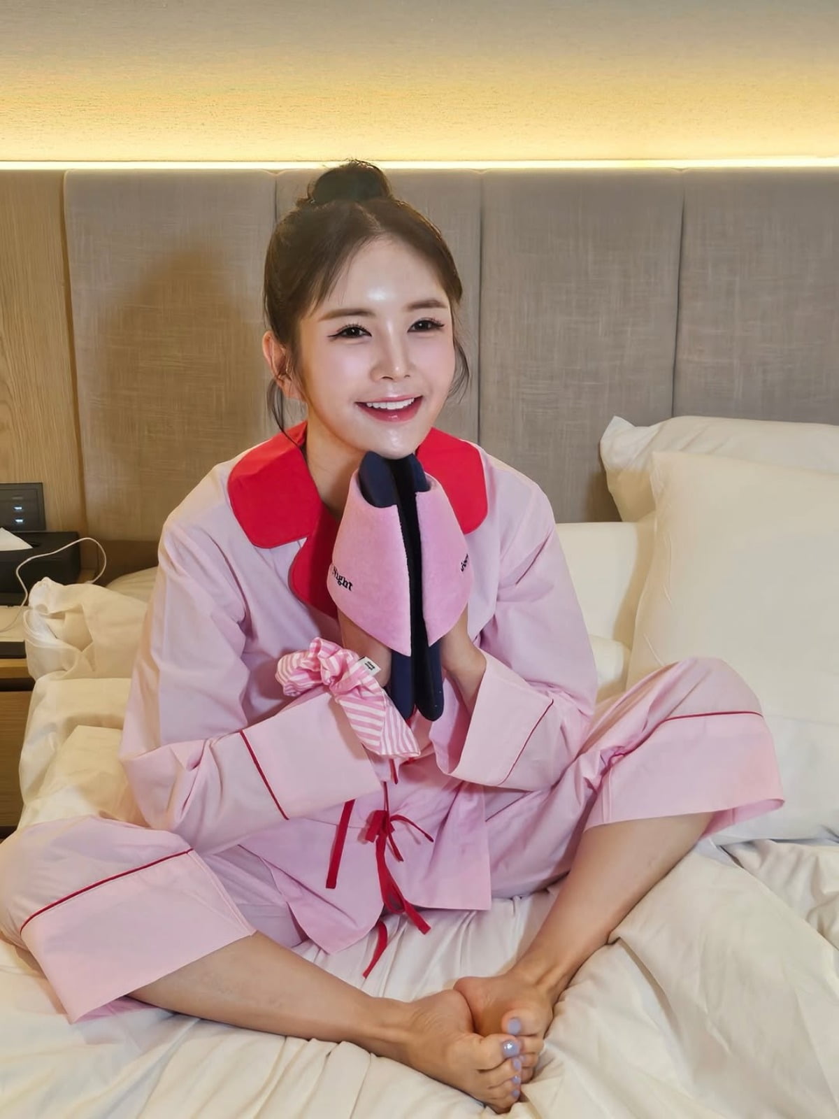 Korean TV Personality Jang Young-ran Delights Fans with Charming Pajama Photos