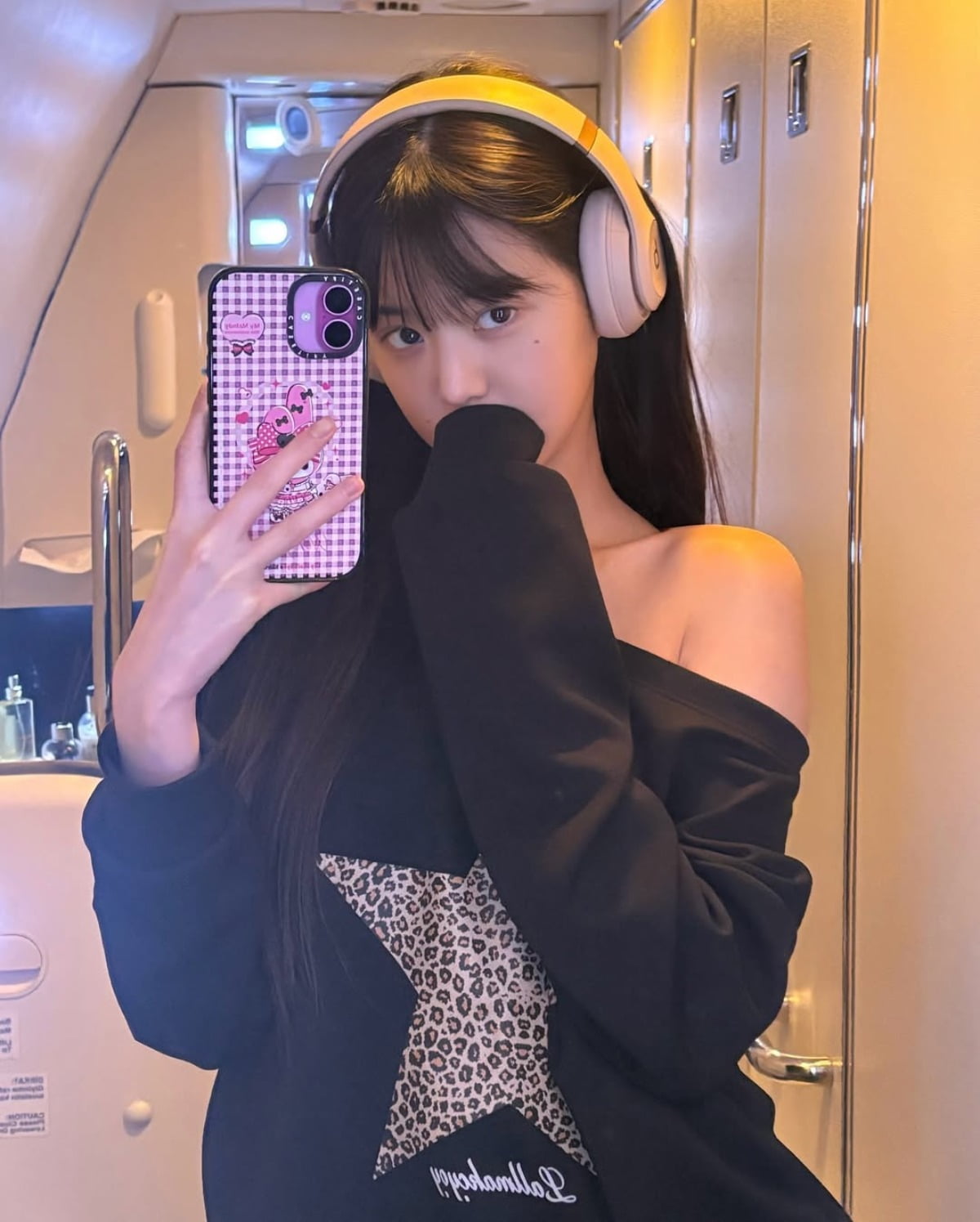 IVE's Jang Wonyoung Stuns with Latest Instagram Photos Amidst Rising Fame