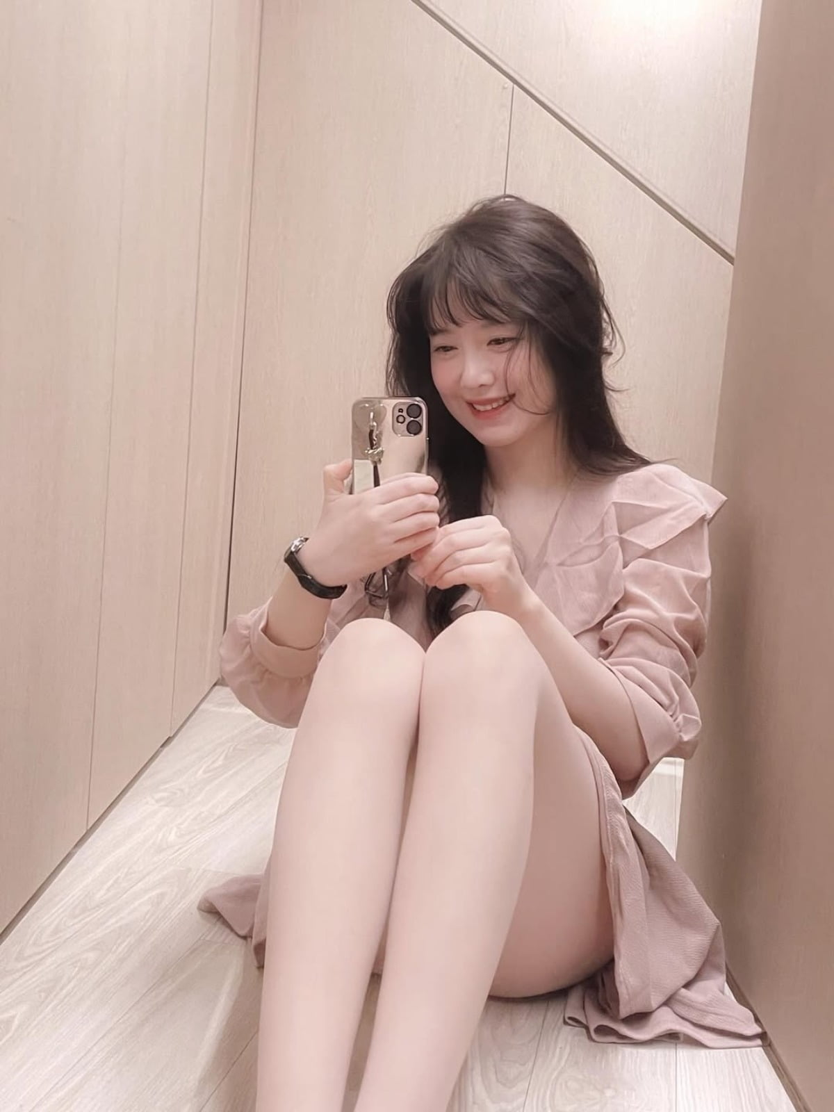 Actress Ku Hye-sun Captivates Fans with Her Patented Hair Roll and Timeless Beauty