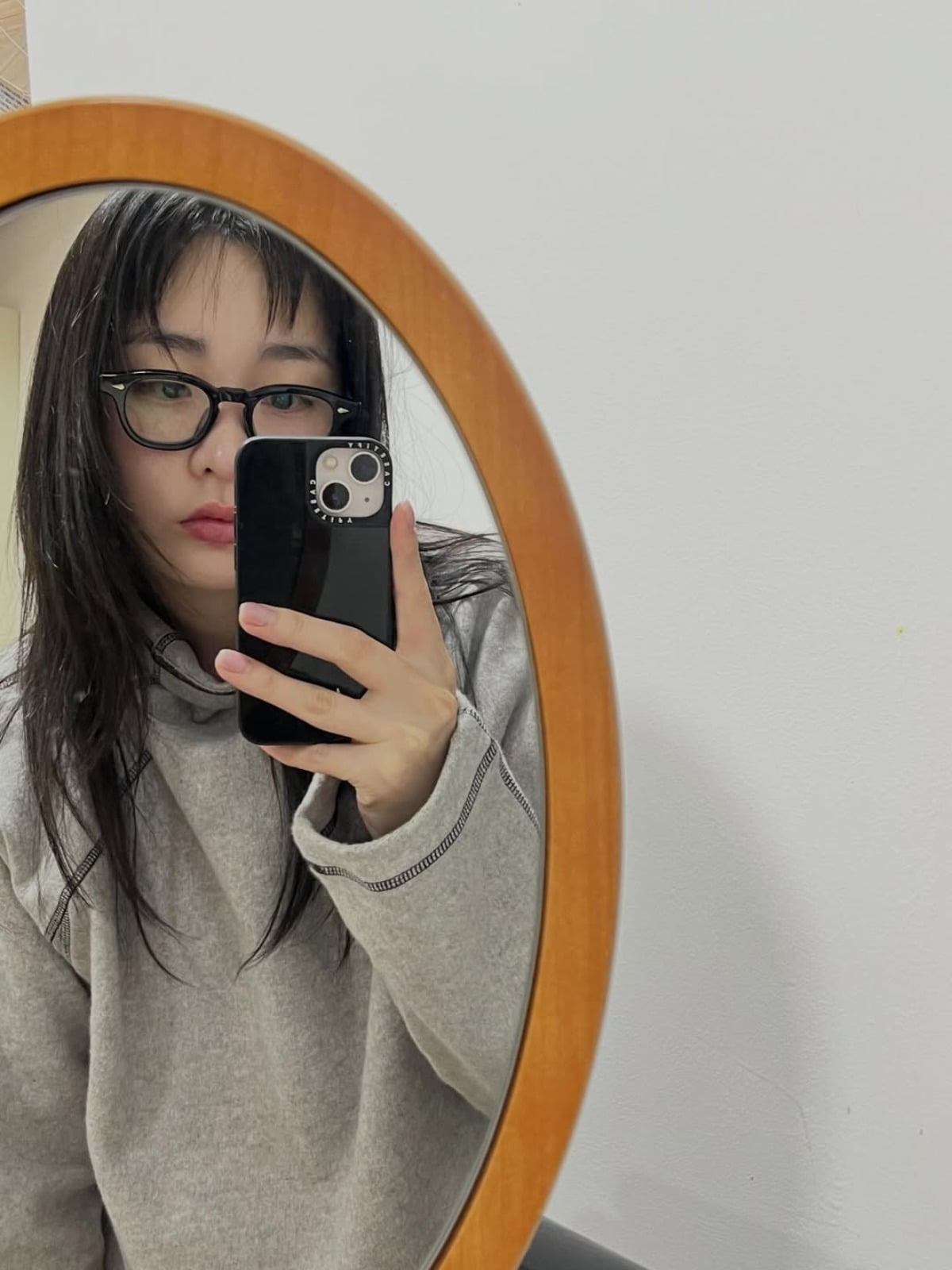 俳優キム・ミンハ、魅力的なビジュアルを披露