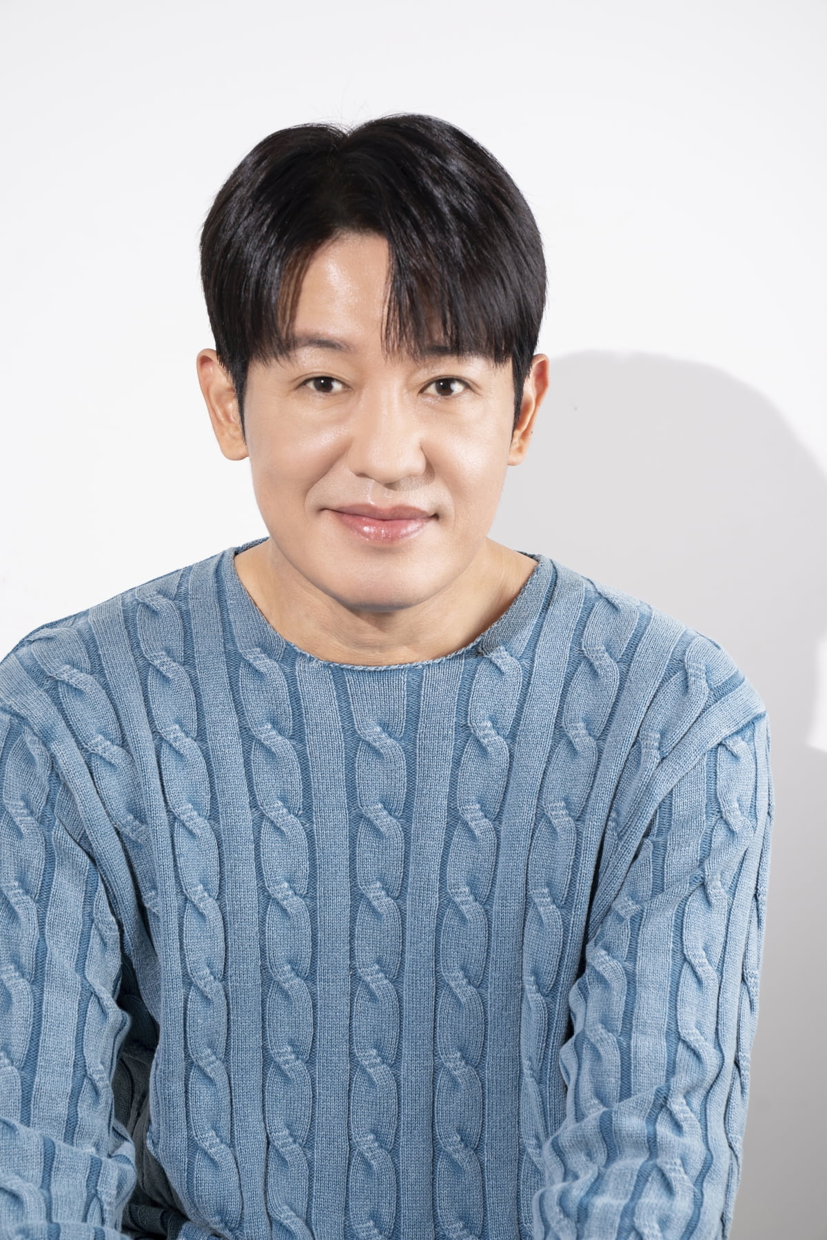 Heo Sung-tae Takes on First Lead Role in 'The Informant' After 15 Years in Acting