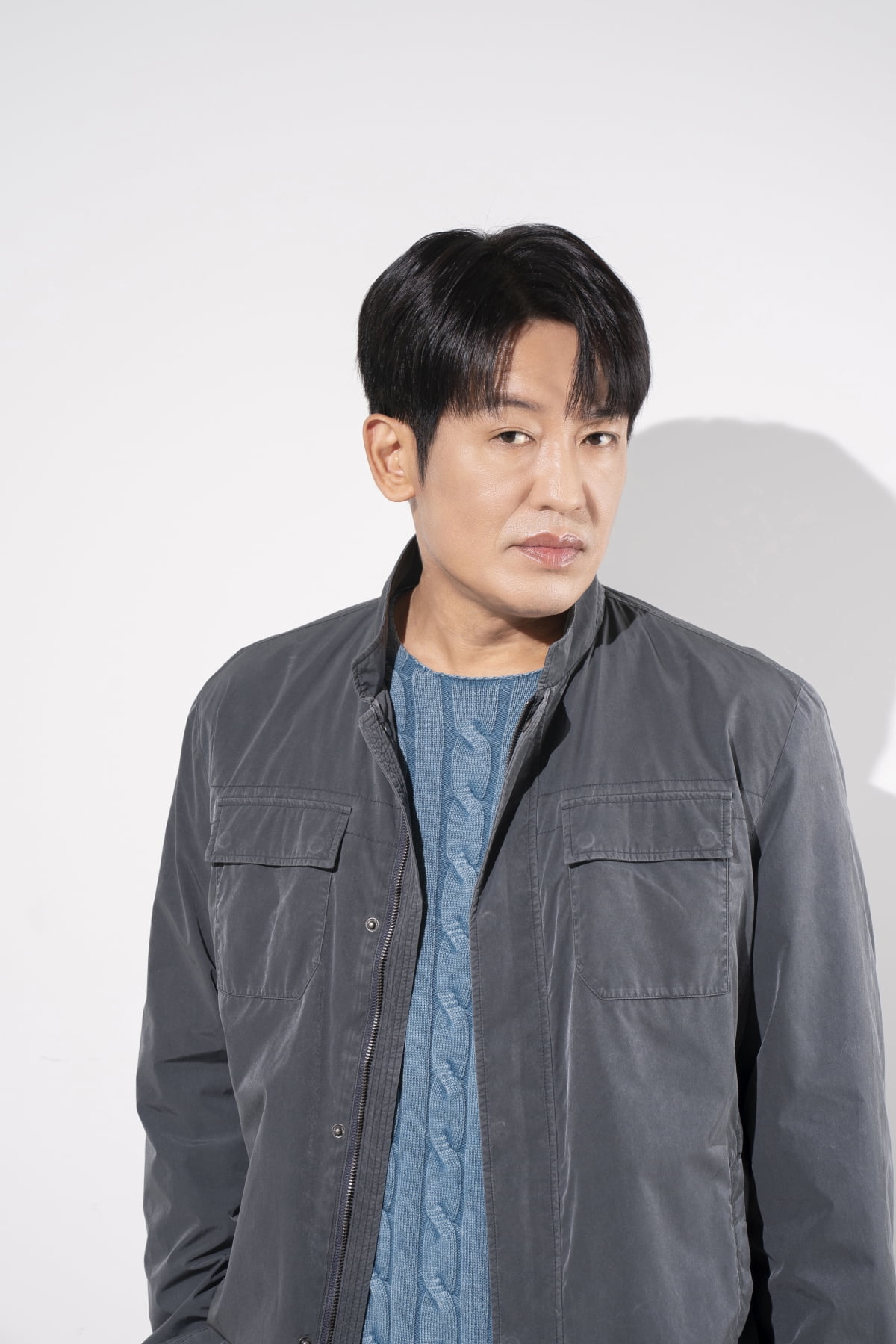 Heo Sung-tae Takes on First Lead Role in 'The Informant' After 15 Years in Acting