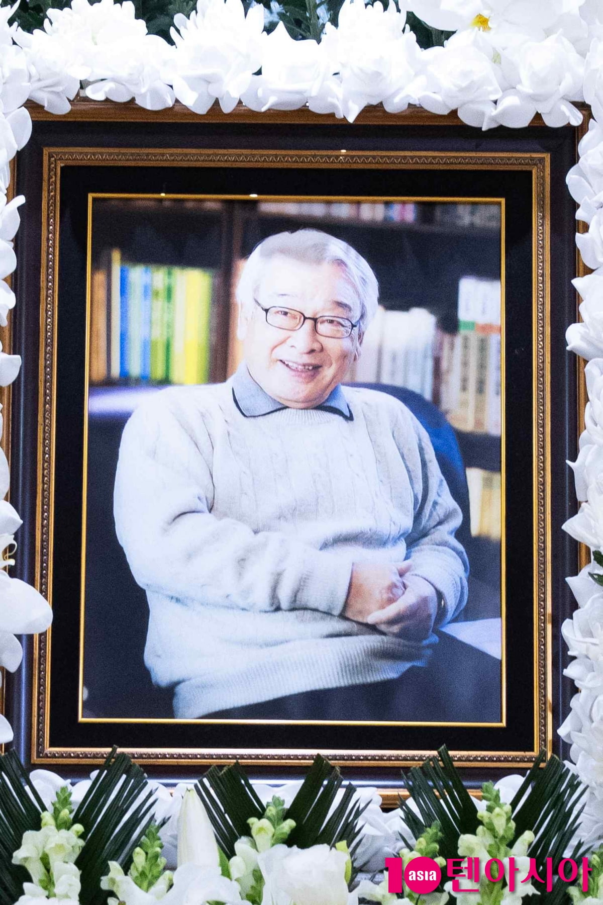 故イ・スンジェ、韓服デザイナーの寿衣で最後の別れ