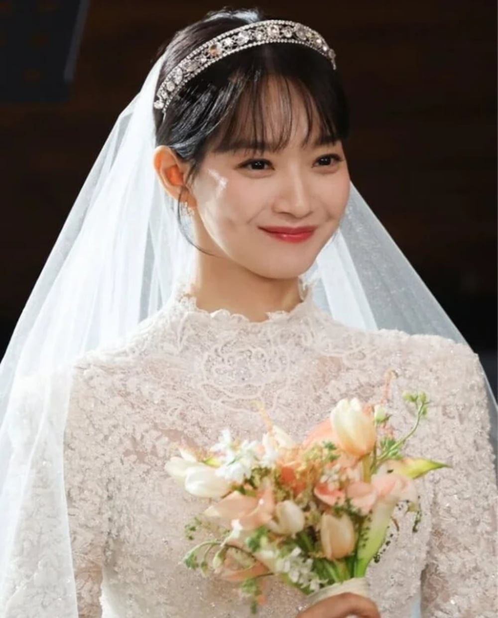 シン・ミナ、ウェディングドレスの好みを明かす！12月の結婚を前に