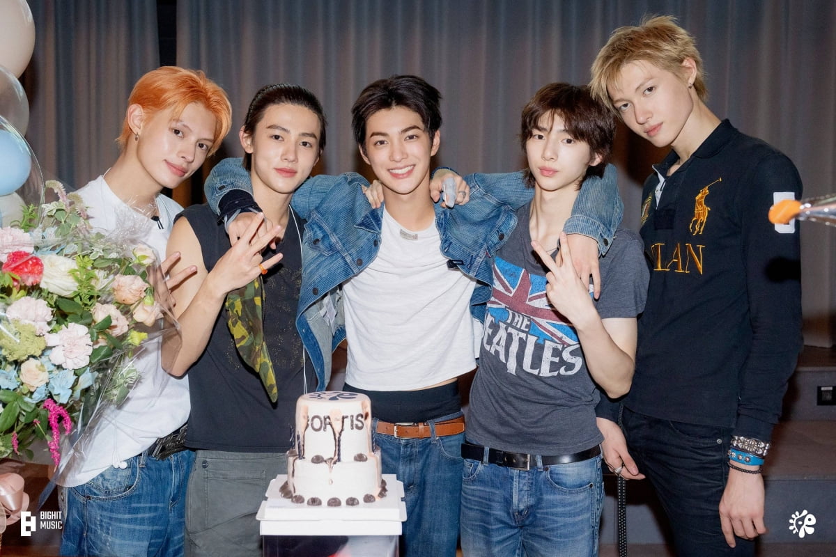 デビュー100日目のコルティス、ビルボードチャートで逆走！