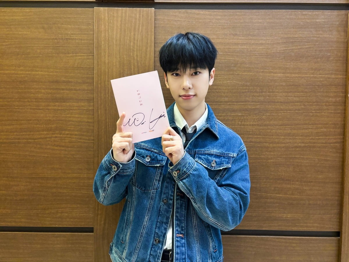 AB6IX's Kim Dong-hyun Returns to Acting in 'Future's Future' as a Lovelorn College Student