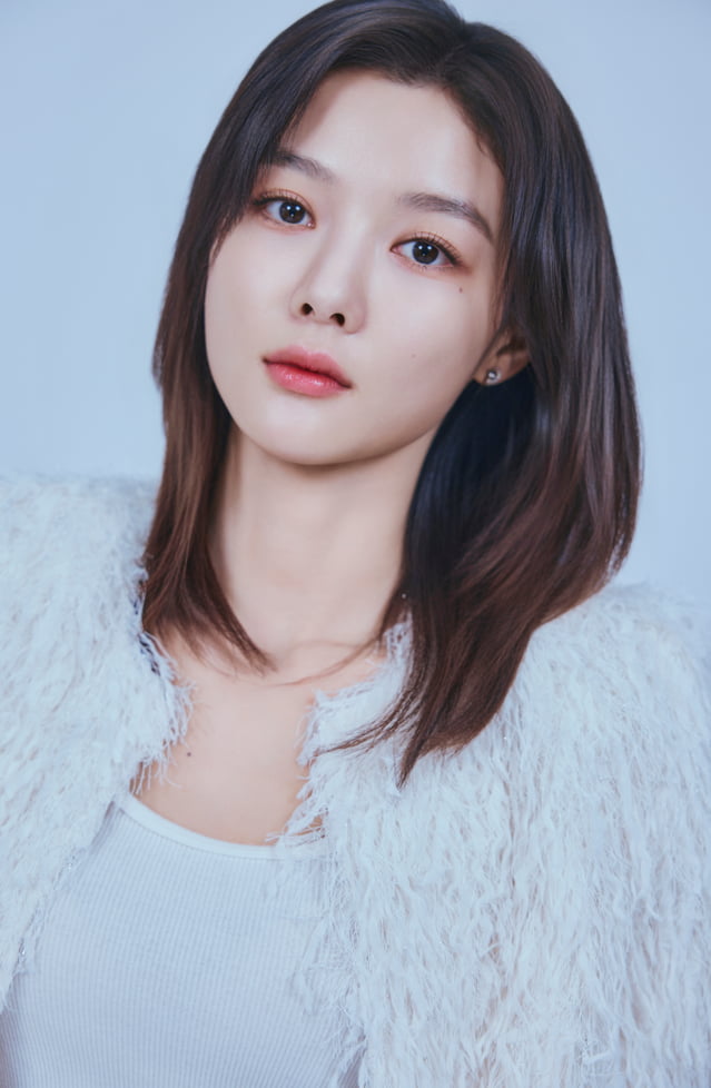 Kim Yoo-jung Addresses Dating Rumors with Kim Do-hoon Amidst 'Dear X' Success