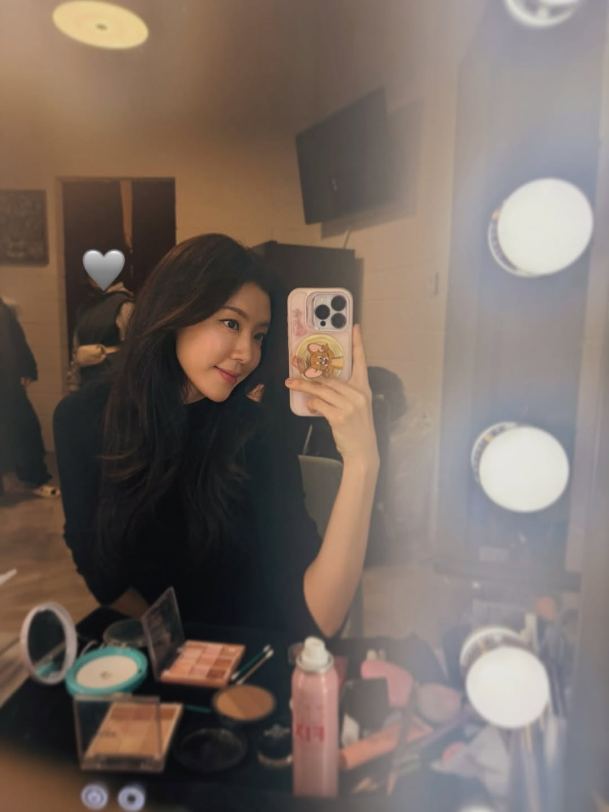 パク・ハンビョル、美しいセルフィーでファンを魅了