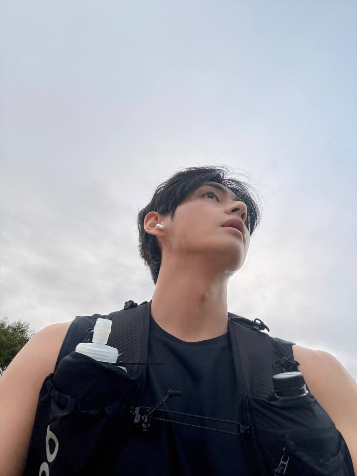 BTSのV、情熱的なランニングショットでファンを魅了