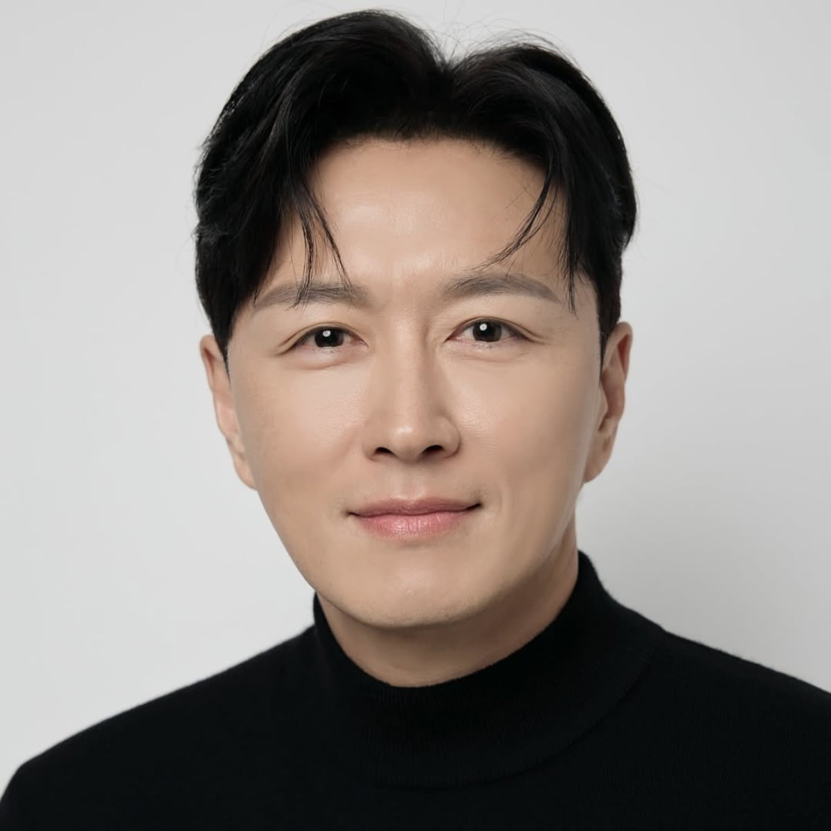 俳優ジン・テヒョン、新しいプロフィール写真を公開