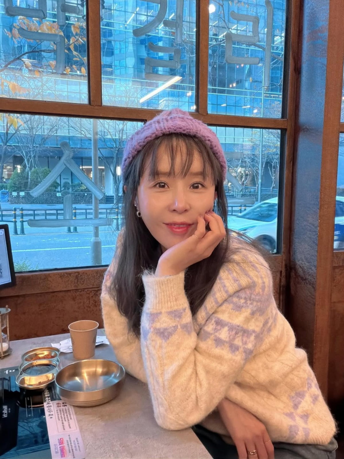 コヨーテのシン・ジ、紫色に染まった近況を公開