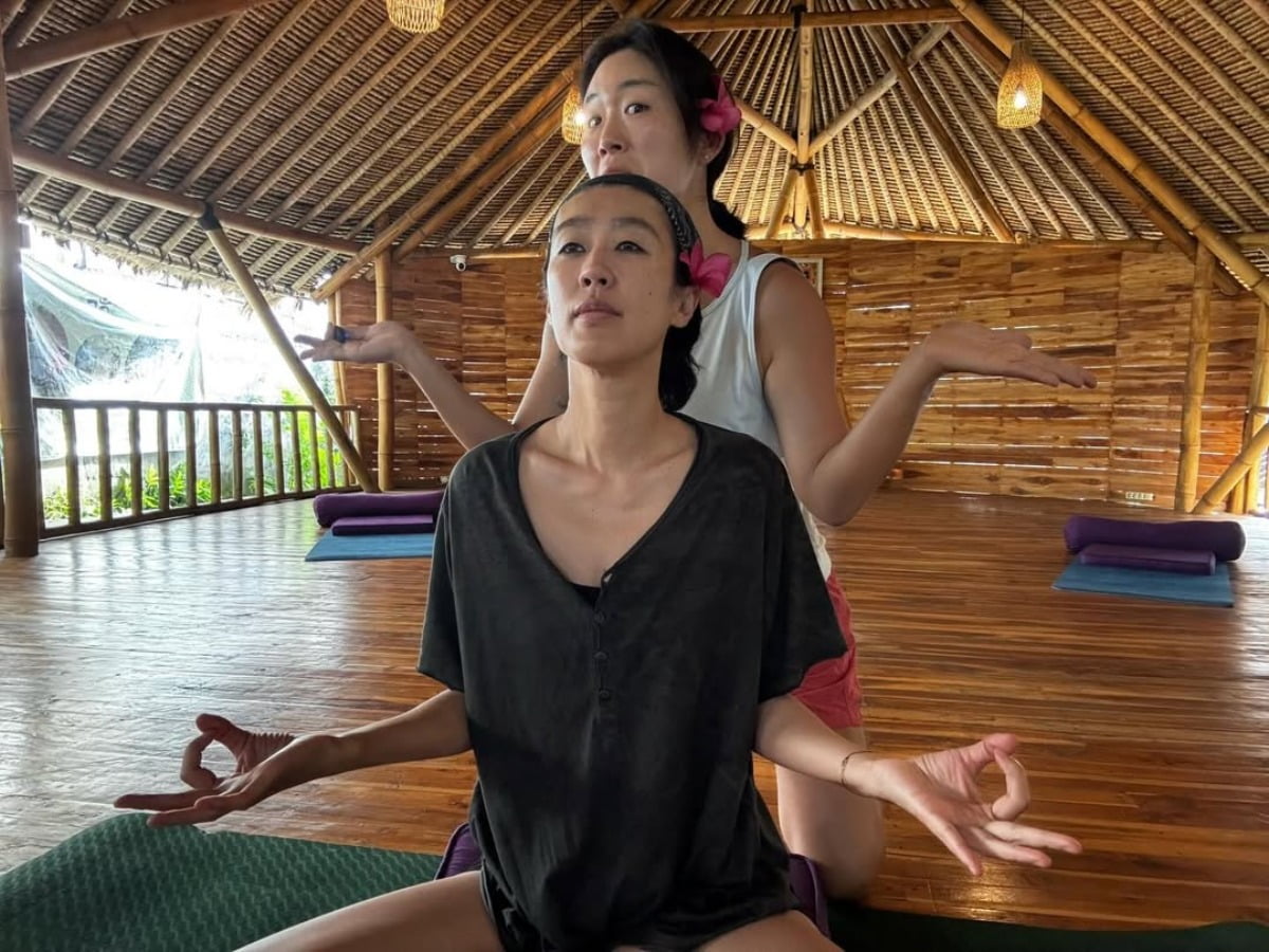 Model and Broadcaster Hong Jin-kyung Stuns in Bikini and Shares Peaceful Retreat on Instagram