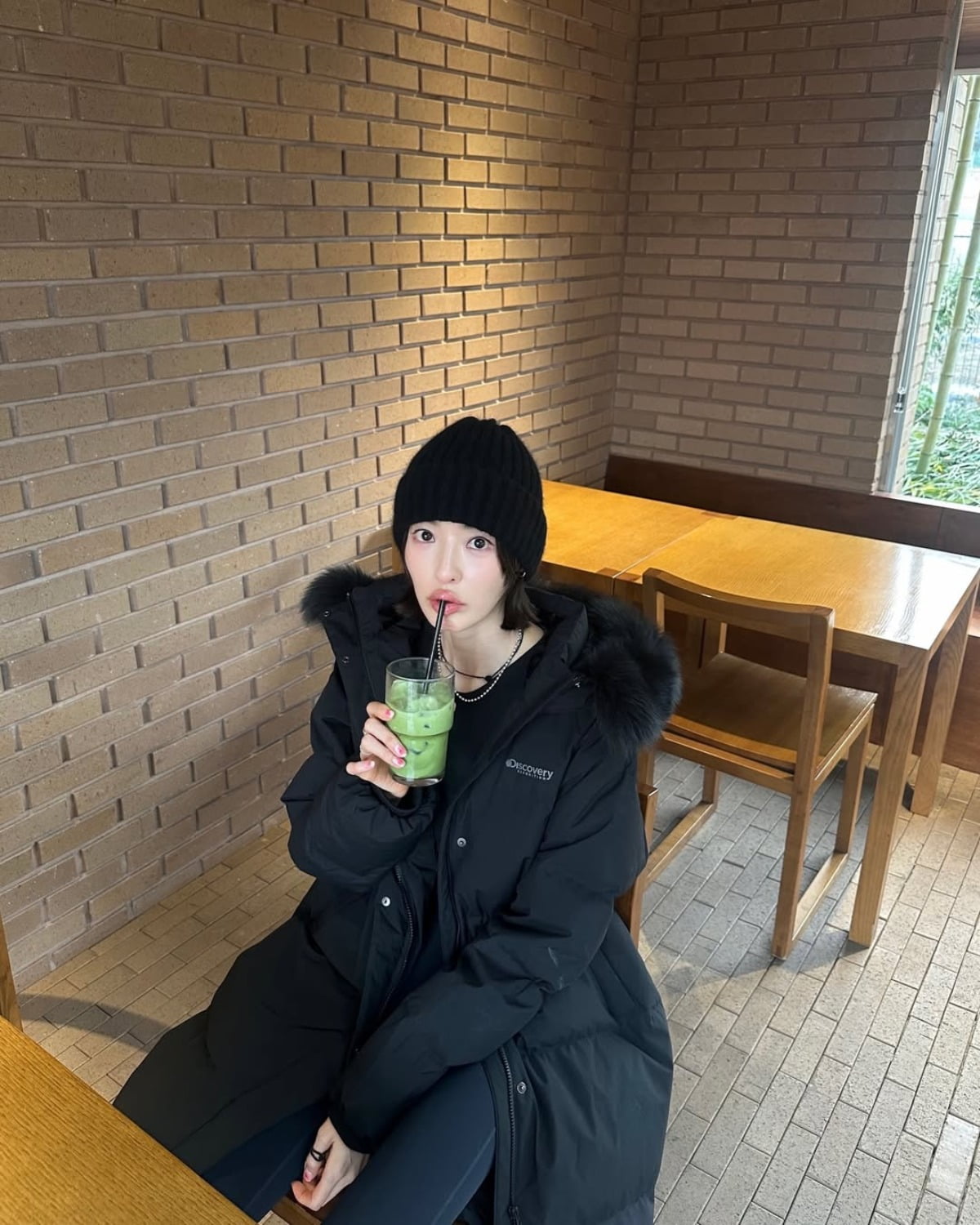 Actress Lee Da-hee Stuns with Chic Winter Fashion and Upcoming TV Role