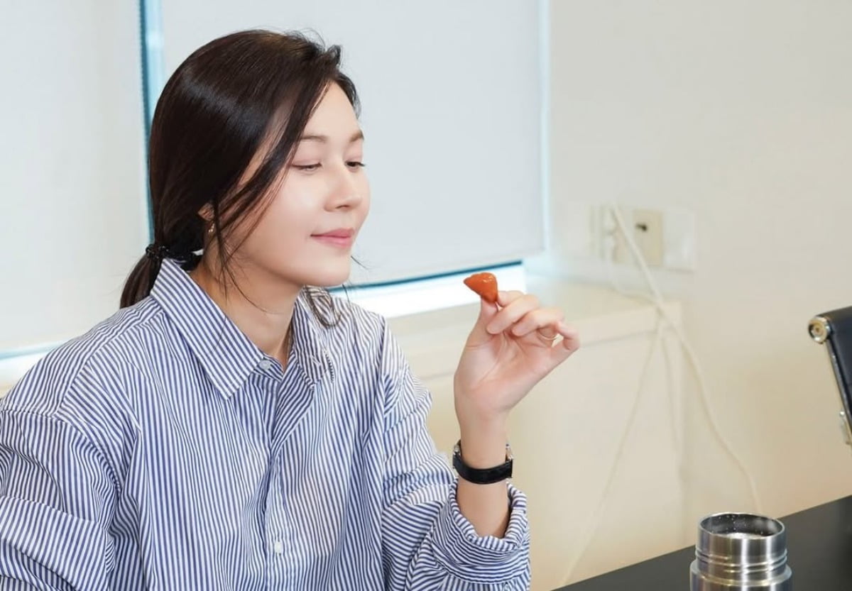 Korean Actress Kim Ha-neul Captivates with Her Timeless Beauty in Latest Instagram Post