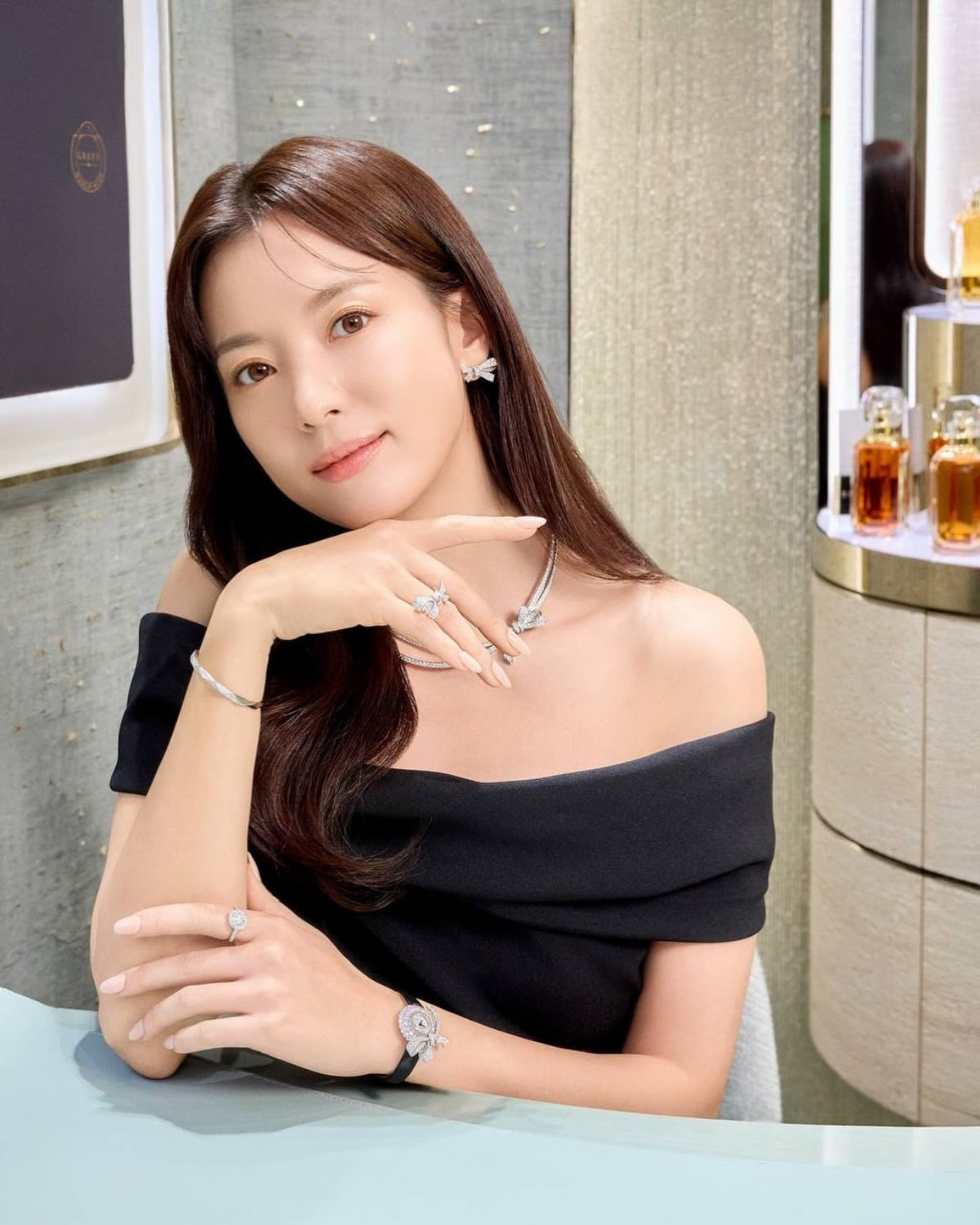 ハン・ヒョジュ、優雅な美しさでジュエリーを輝かせる