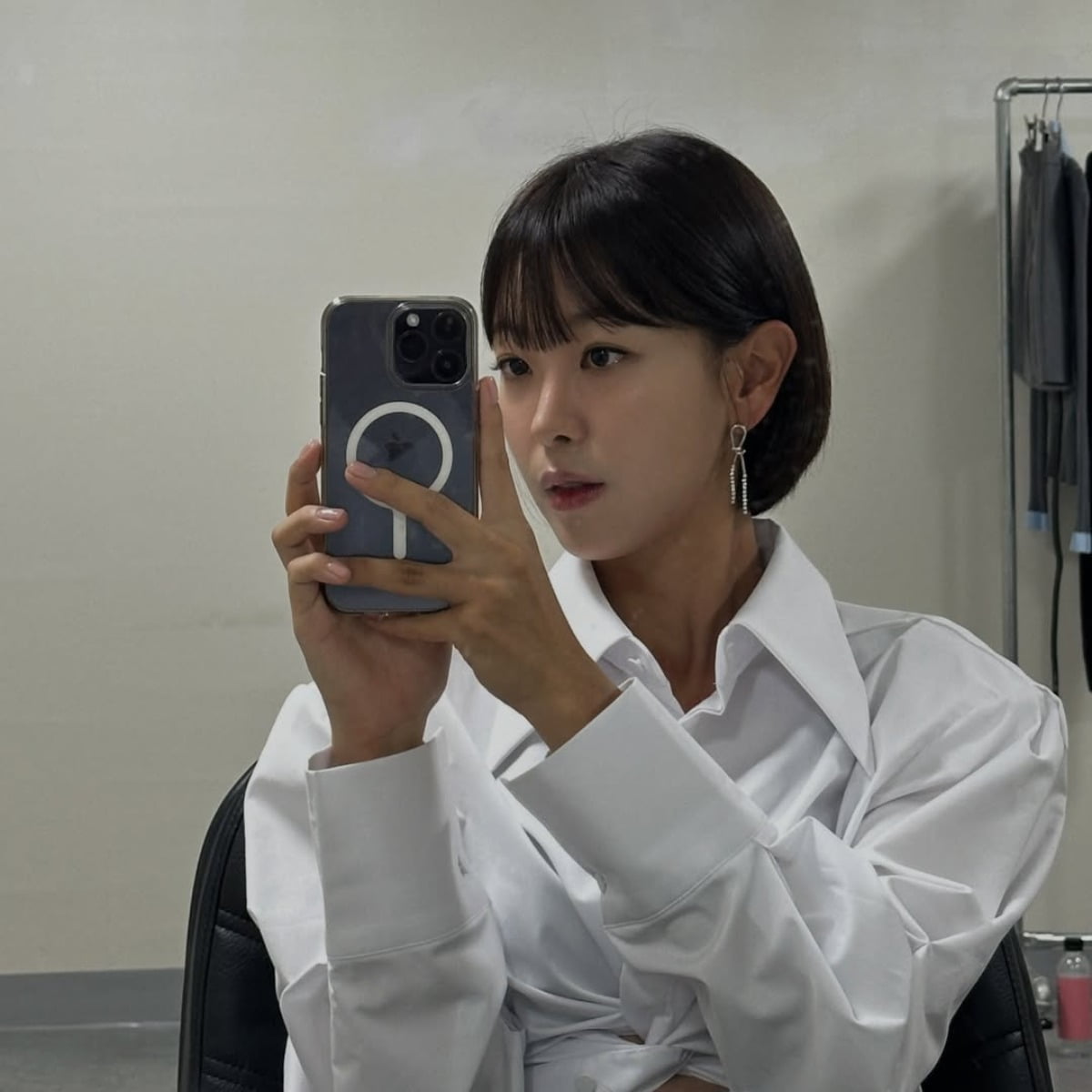 Actress Go Won-hee Shares Behind-the-Scenes Photos Amid Personal Life Revelations