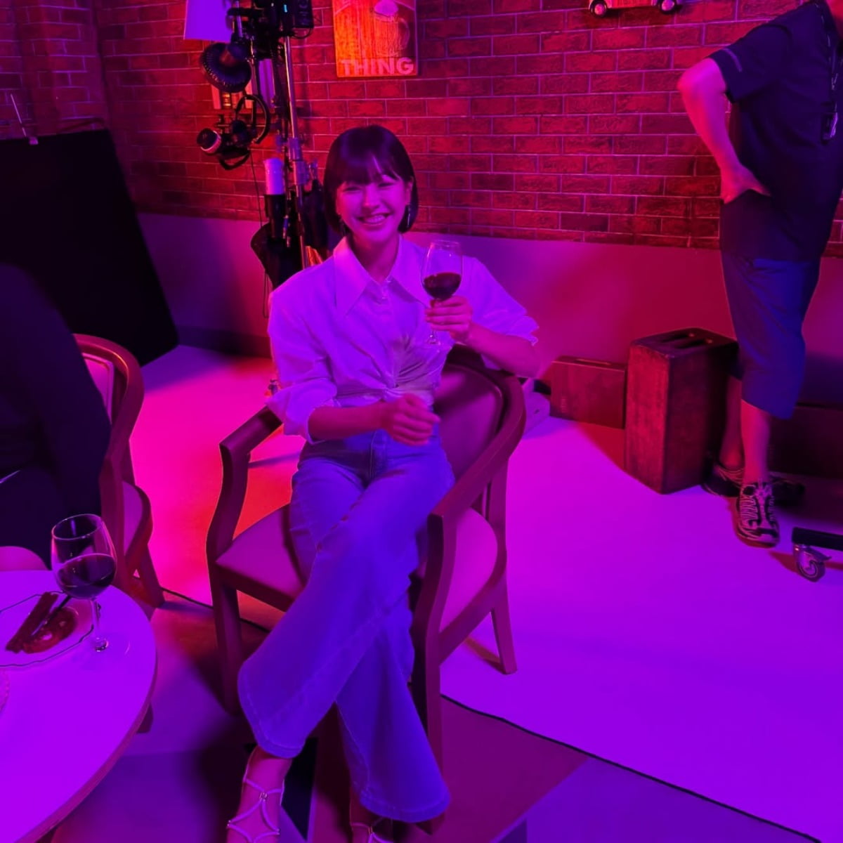 Actress Go Won-hee Shares Behind-the-Scenes Photos Amid Personal Life Revelations