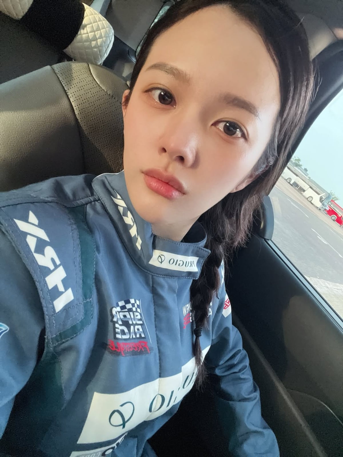 女優 ジョン・ジソ、レーシングスーツで魅せる新たな一面