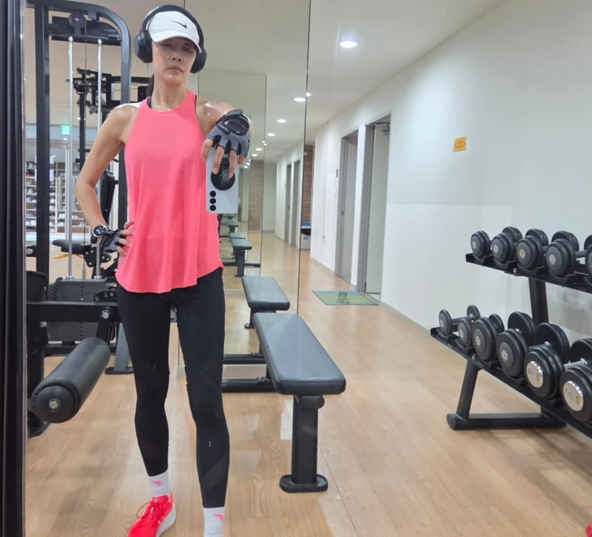 Korean Actress Moon Jung-hee Shares Her Fitness Secrets and Stunning Visuals
