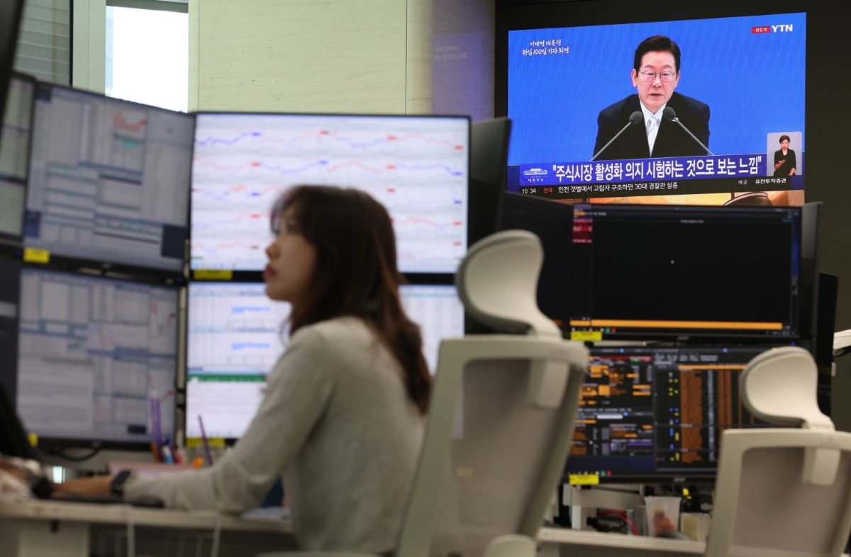 與 "코스피 4000 붕괴 표현 과해"…野 "언론 입틀막" 반발