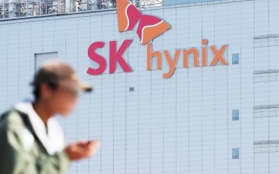 [속보] SK하이닉스, 장중 사상 첫 60만원 돌파