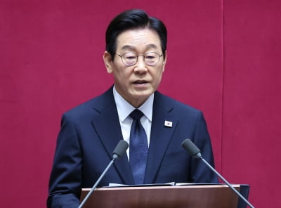 李 "AI 시대, 하루 늦으면 한 세대 뒤처져"…728조 예산 협조 당부 [종합]