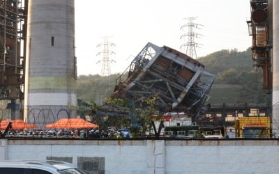 울산화력 매몰 7명 야간 구조작업 진행…"발견 2명 중 1명 의식 있어"