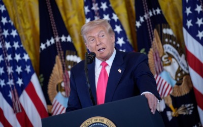 트럼프, 커피·바나나·소고기 관세 전격 인하…식료품 인플레 잡기 포석