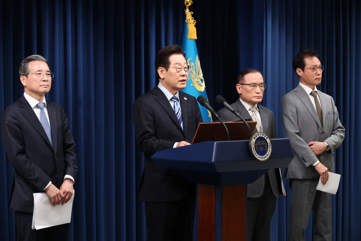 [속보] 李 대통령 "한미, 핵잠수함 건조 추진에 뜻 모았다"