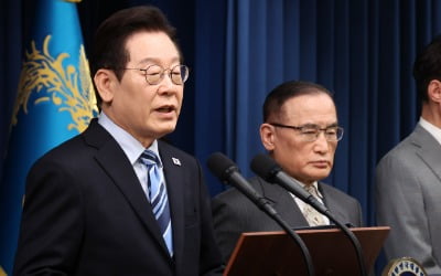 [속보] 위성락 "핵잠, 처음부터 끝까지 '韓 건조' 전제로 논의"