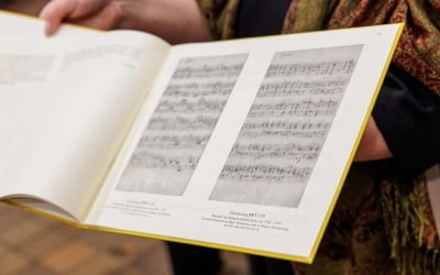 바흐 초기 작곡한 오르간 악보 발견…320년 만에 공개 연주