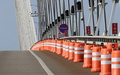 인천대교에 다시 깔린 드럼통 600개 "무슨 일?"