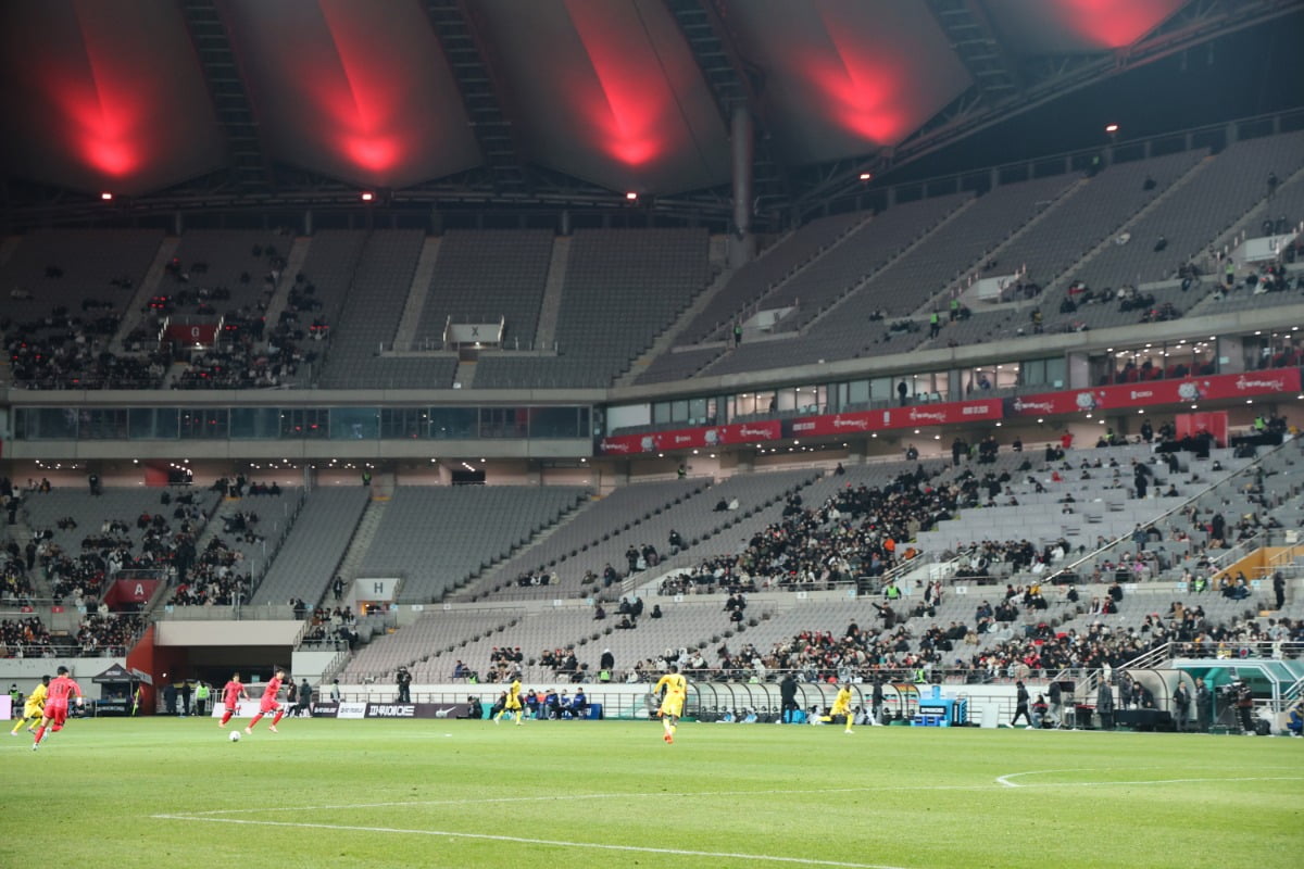 홍명보호 올해 마지막 A매치, 관중석 '텅텅'