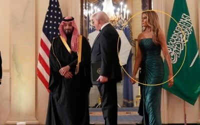 영부인이 입은 '490만원 드레스' 비밀은…"트럼프의 진심"