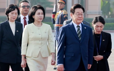 [속보] 李대통령, 이집트 출국…남아공 G20 정상회의 참석