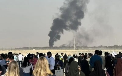 두바이 에어쇼 첫 추락 사고…인도 전투기 곤두박질 '파일럿 사망'