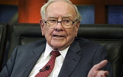 버핏 투자 멈췄나…버크셔 해서웨이, 현금 3817억달러 '사상 최대' [종목+]