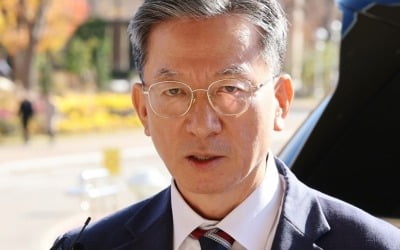 [속보] 정성호 "한동훈 '검찰 자살' 발언 납득 안돼…본인은 어떻게 했나"