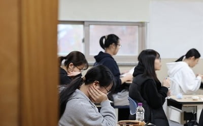수능, 작년보다 다소 어려워져…"상위권 변별력 있는 문제 나와"