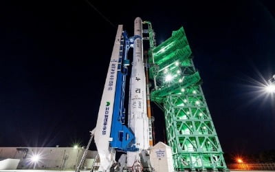 [속보] 누리호 발사체 기립장치 철수 완료