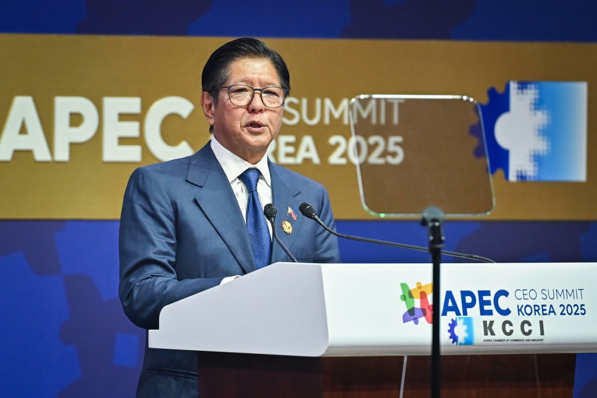 캐나다 이어 필리핀도 눈독…한화오션 만나 잠수함 도입 논의