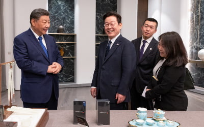 시진핑 '샤오미폰' 선물에…李대통령 "통신보안 되나요" 농담