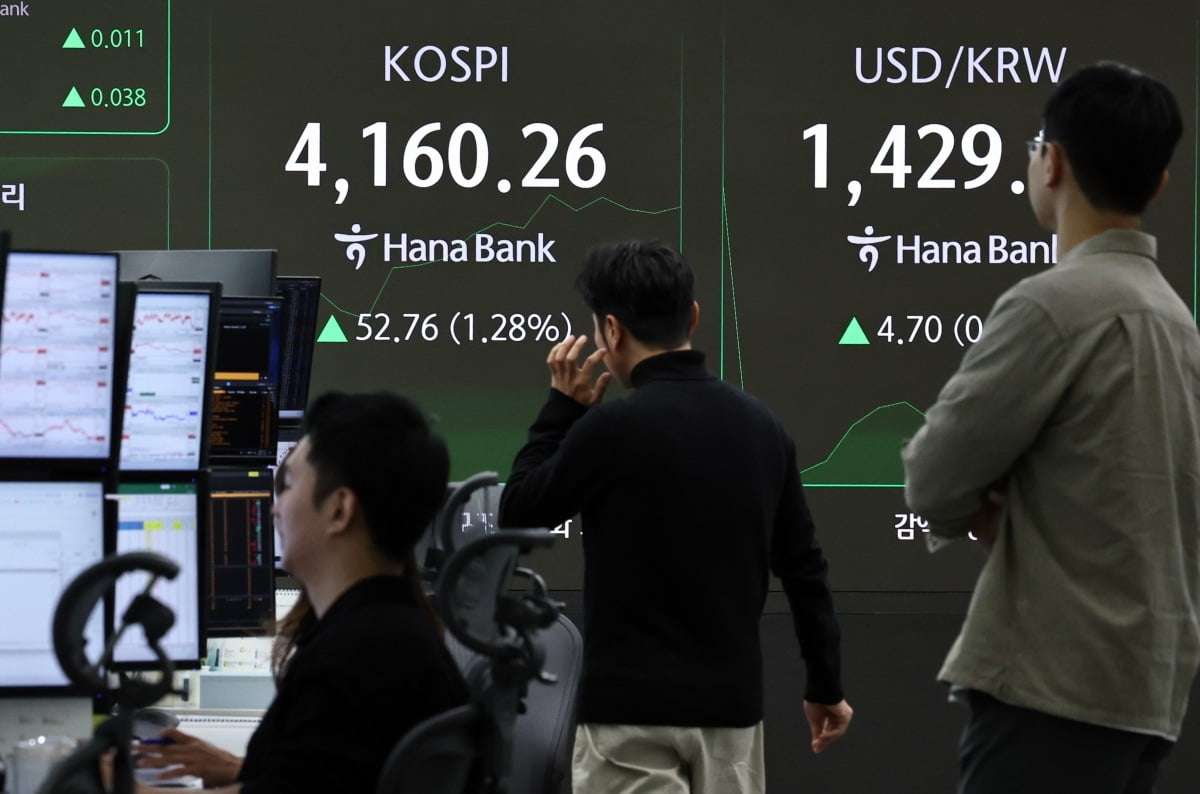 [속보] 코스피, 장중 4200선도 뚫었다…11만전자·60만닉스 달성